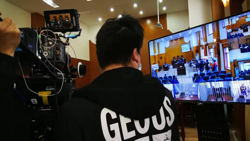 AI生成VS人工创意——阿拉善左旗广告片拍摄公司的技术浪漫主义实践